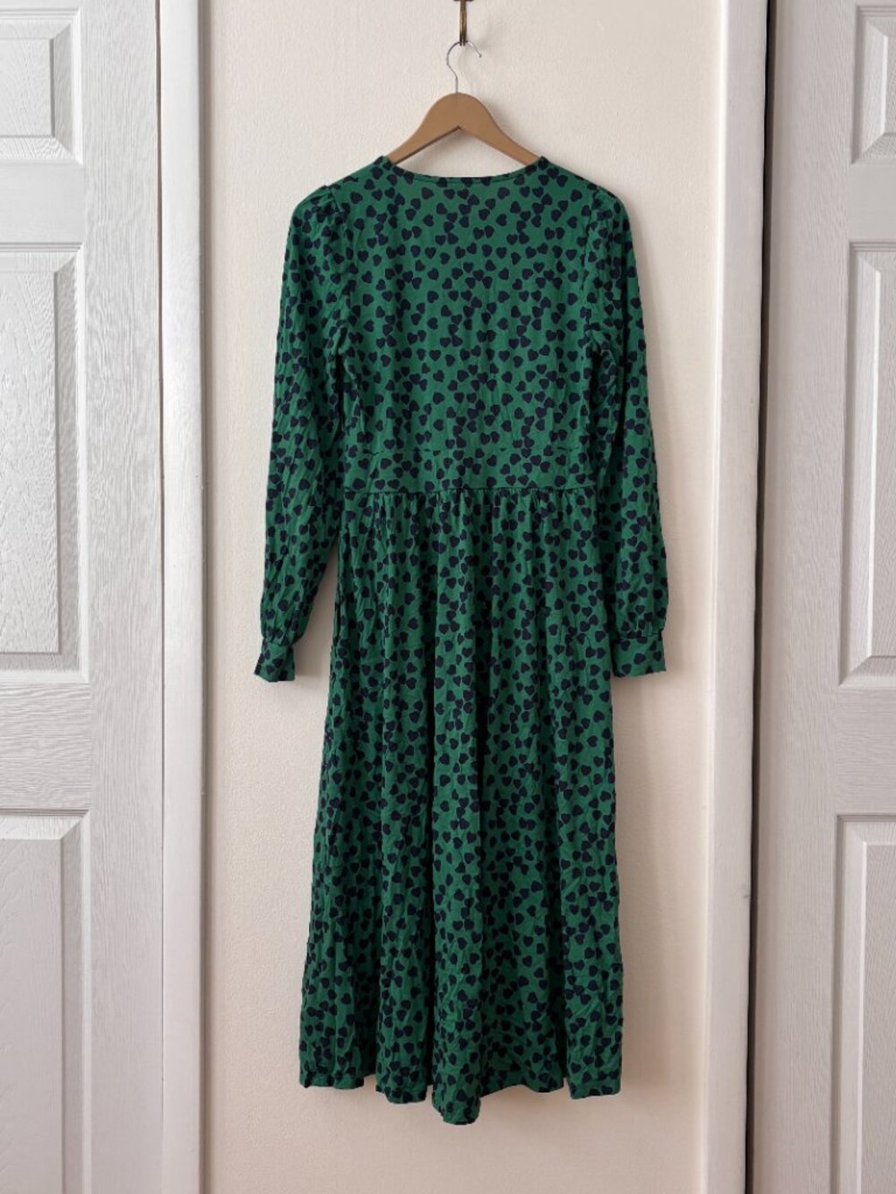 BODEN Alexandra Jersey Midi Dress in Green Hearts Print - Picture 7 of 8